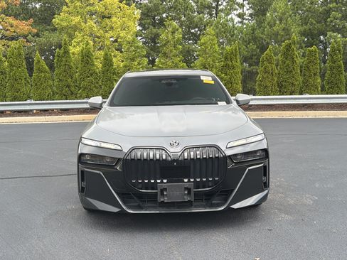 Used 2023 BMW i7 xDrive60 AWD/4WD image 9