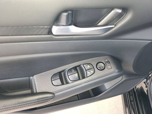 Used 2025 Nissan Altima 2.5 SV FWD image 29