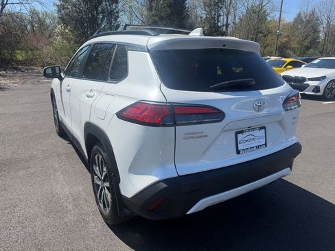 Used 2023 Toyota Corolla Cross XLE w/ Convenience Package image 7