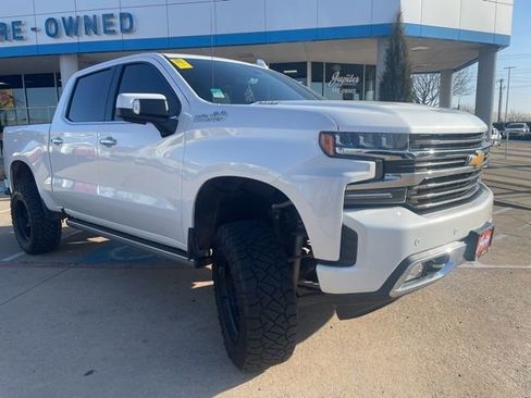 Used 2020 Chevrolet Silverado 1500 High Country w/ Technology Package image 3
