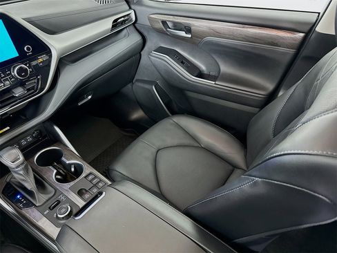Used 2023 Toyota Highlander Platinum image 23