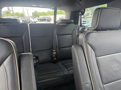 Used 2023 GMC Yukon SLT RWD image 15