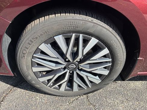 Certified 2024 Nissan Altima 2.5 SV w/ SV Premium Package AWD/4WD image 11