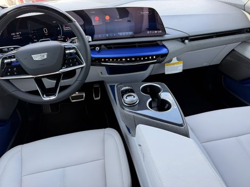 New 2026 Cadillac Optiq Luxury 1 image 14
