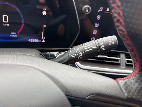 Used 2024 Chevrolet Trax RS w/ Sunroof Package image 20