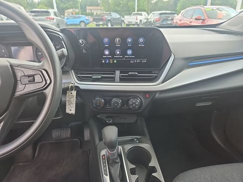 Used 2024 Chevrolet Trax LS w/ LS Convenience Package FWD image 18