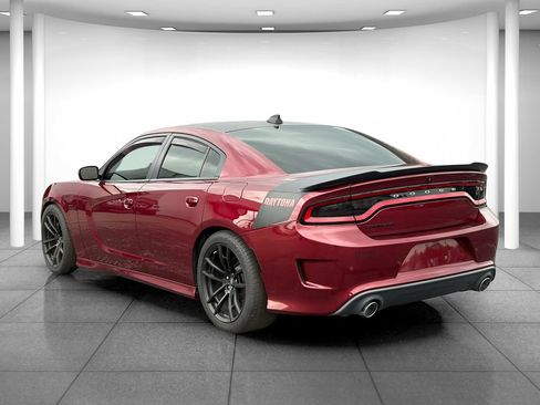 Used 2017 Dodge Charger R/T RWD image 5