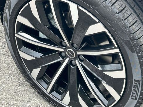 New 2026 Volvo XC90 B6 Plus w/ Protection Package Premier image 9