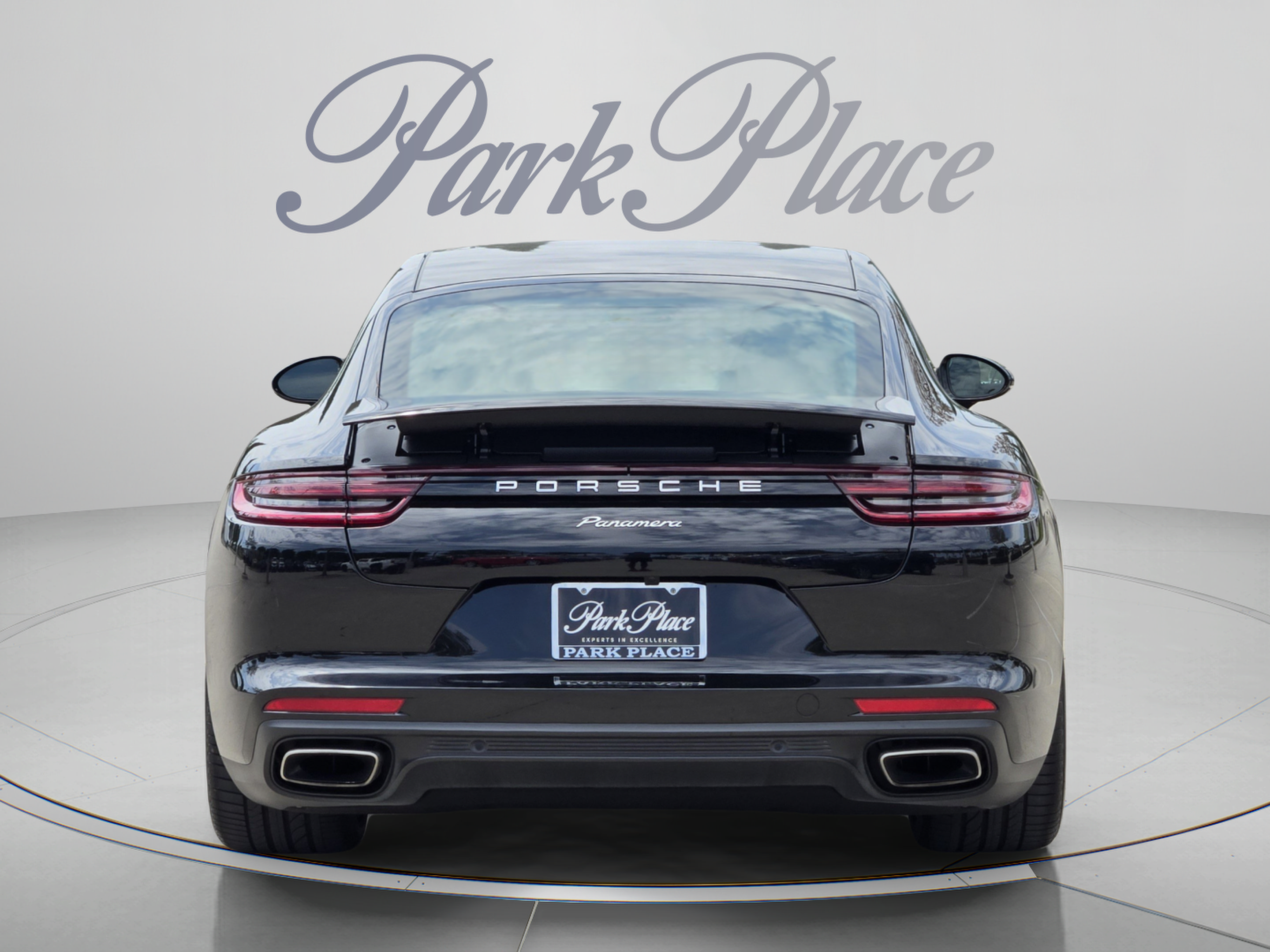 Used 2017 Porsche Panamera image 4