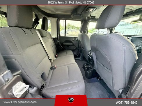 Used 2018 Jeep Wrangler Unlimited Sahara AWD/4WD image 46