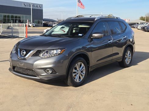 Used 2015 Nissan Rogue SV w/ SV Premium Package image 7