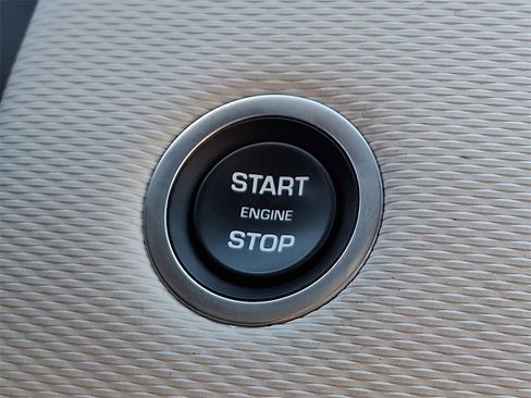 Used 2023 Land Rover Discovery Sport SE R-Dynamic image 26