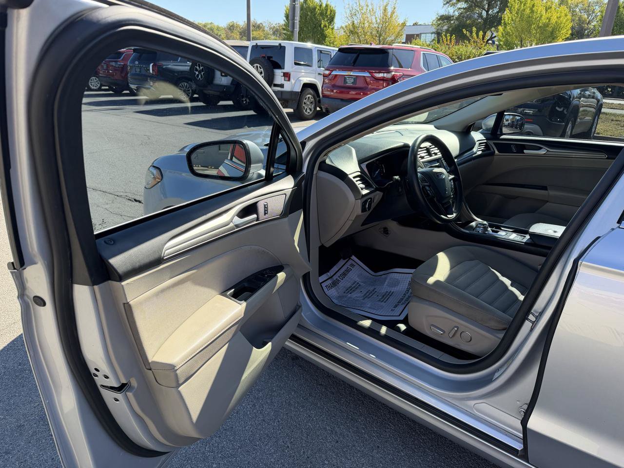 Used 2018 Ford Fusion SE FWD image 13