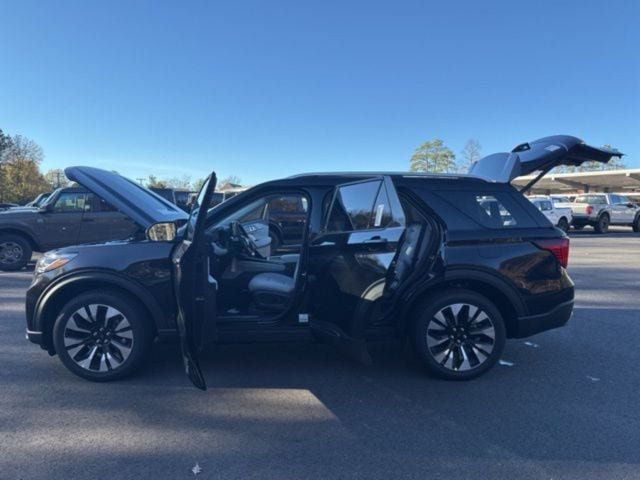 Used 2026 Ford Explorer Platinum w/ LUX Leather Package AWD/4WD image 26