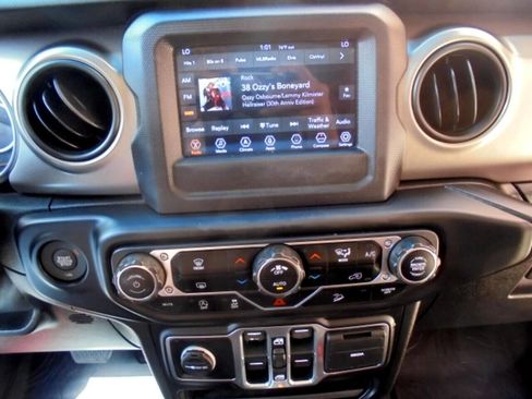 Used 2020 Jeep Wrangler Unlimited Sport image 15