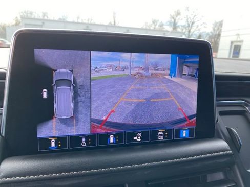 Used 2021 GMC Yukon XL SLT w/ SLT Premium Package image 28