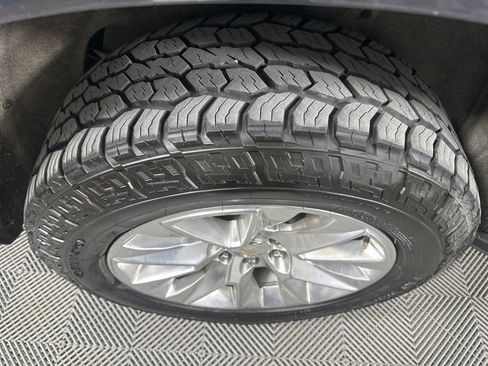 Used 2023 Chevrolet Suburban Premier image 9