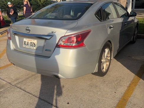 Used 2013 Nissan Altima 2.5 SV w/ 2.5SV Convenience Pkg image 3