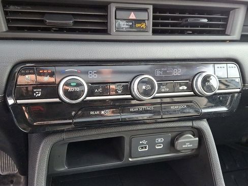 Used 2025 Honda Pilot Elite image 17