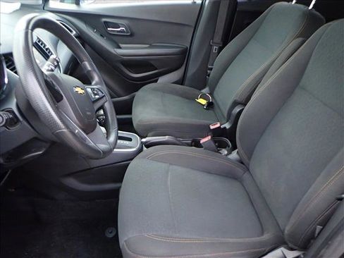 Used 2021 Chevrolet Trax LS w/ Tint and Cruise Package image 11