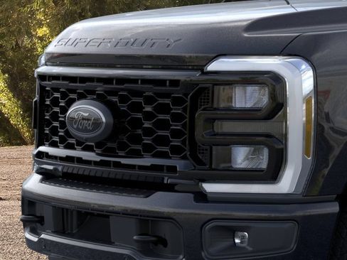New 2026 Ford F250 Lariat w/ Black Appearance Package AWD/4WD image 17