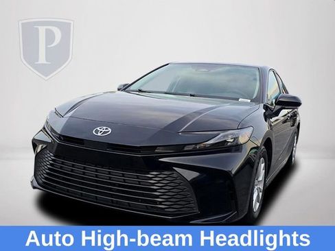 Used 2025 Toyota Camry LE image 11
