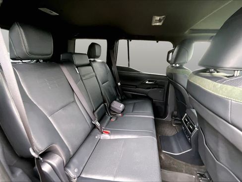 Used 2025 Lexus GX 550 w/ Accessory Package (32) AWD/4WD image 20