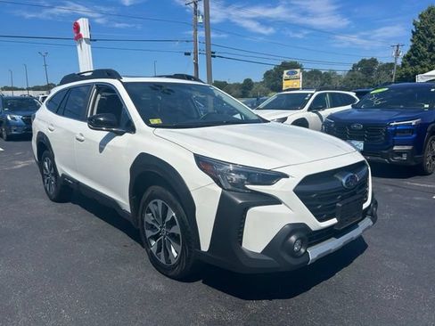 Used 2025 Subaru Outback Limited AWD/4WD image 3
