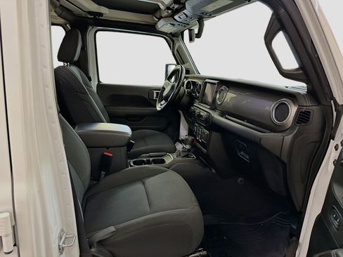 Used 2021 Jeep Wrangler Unlimited Sahara image 32