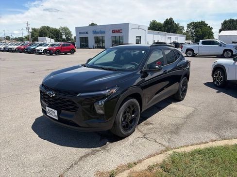 New 2026 Chevrolet Trax LT w/ Driver Confidence Package FWD image 2
