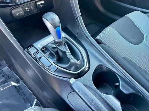 Used 2019 Hyundai Veloster 2.0 image 17