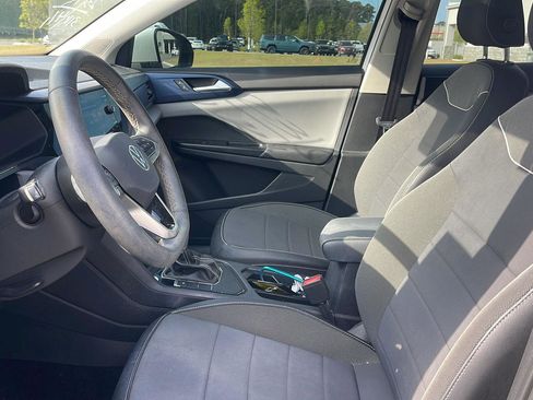 Used 2023 Volkswagen Taos SE image 14