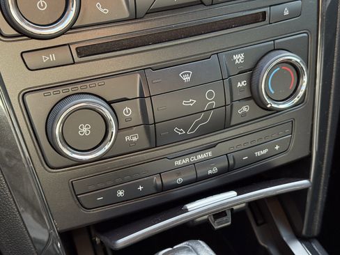 Used 2017 Ford Explorer XLT image 22