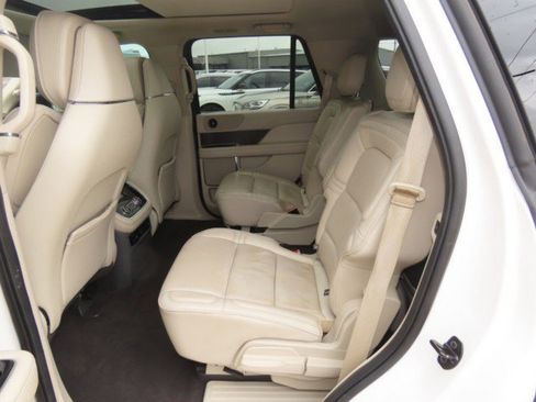 Used 2019 Lincoln Navigator Select w/ Technology Package RWD image 20