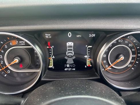 Used 2021 Jeep Wrangler Unlimited Sahara AWD/4WD image 18