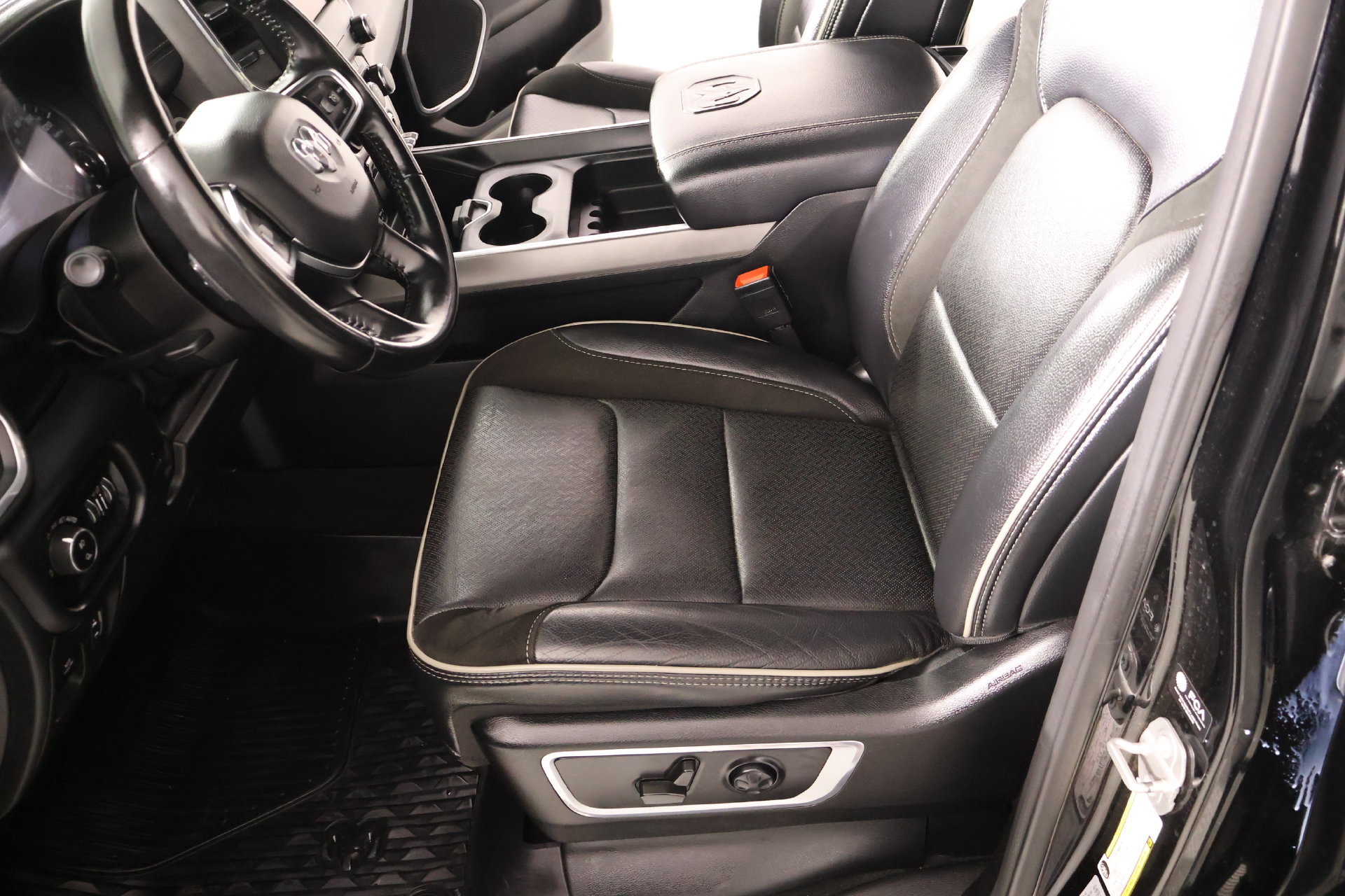Used 2021 RAM 1500 Laramie w/ Sport Appearance Package AWD/4WD image 10