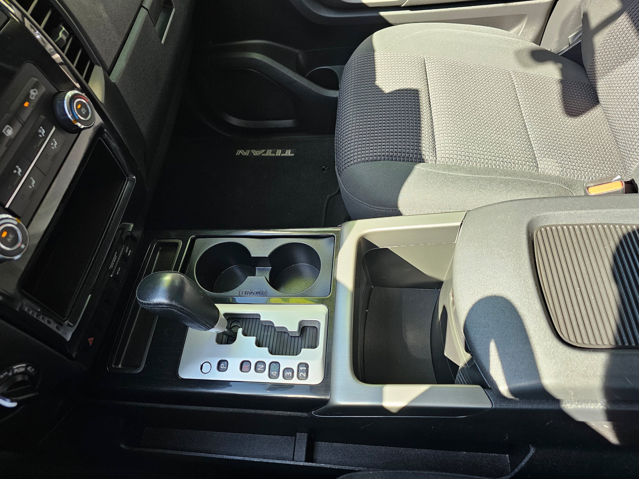 Used 2015 Nissan Titan PRO-4X AWD/4WD image 14