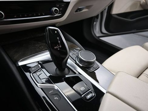 Used 2019 BMW 530e w/ Convenience Package RWD image 15