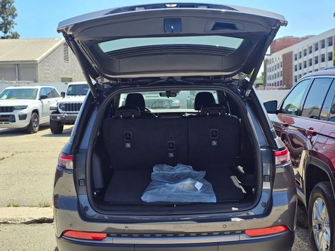 New 2026 Jeep Grand Cherokee Altitude RWD image 7