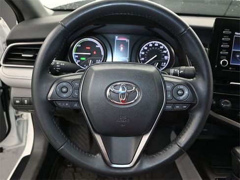 Used 2024 Toyota Camry SE image 5