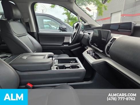 Used 2025 Ford Expedition Active AWD/4WD image 17