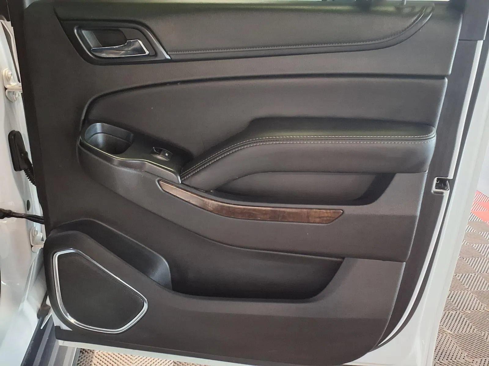 Used 2018 Chevrolet Suburban LT AWD/4WD image 10