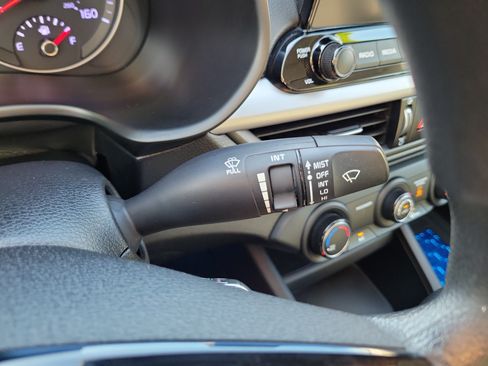 Used 2020 Kia Forte LXS FWD image 29
