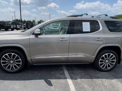 Used 2022 GMC Acadia Denali w/ Denali Ultimate Package AWD/4WD image 7