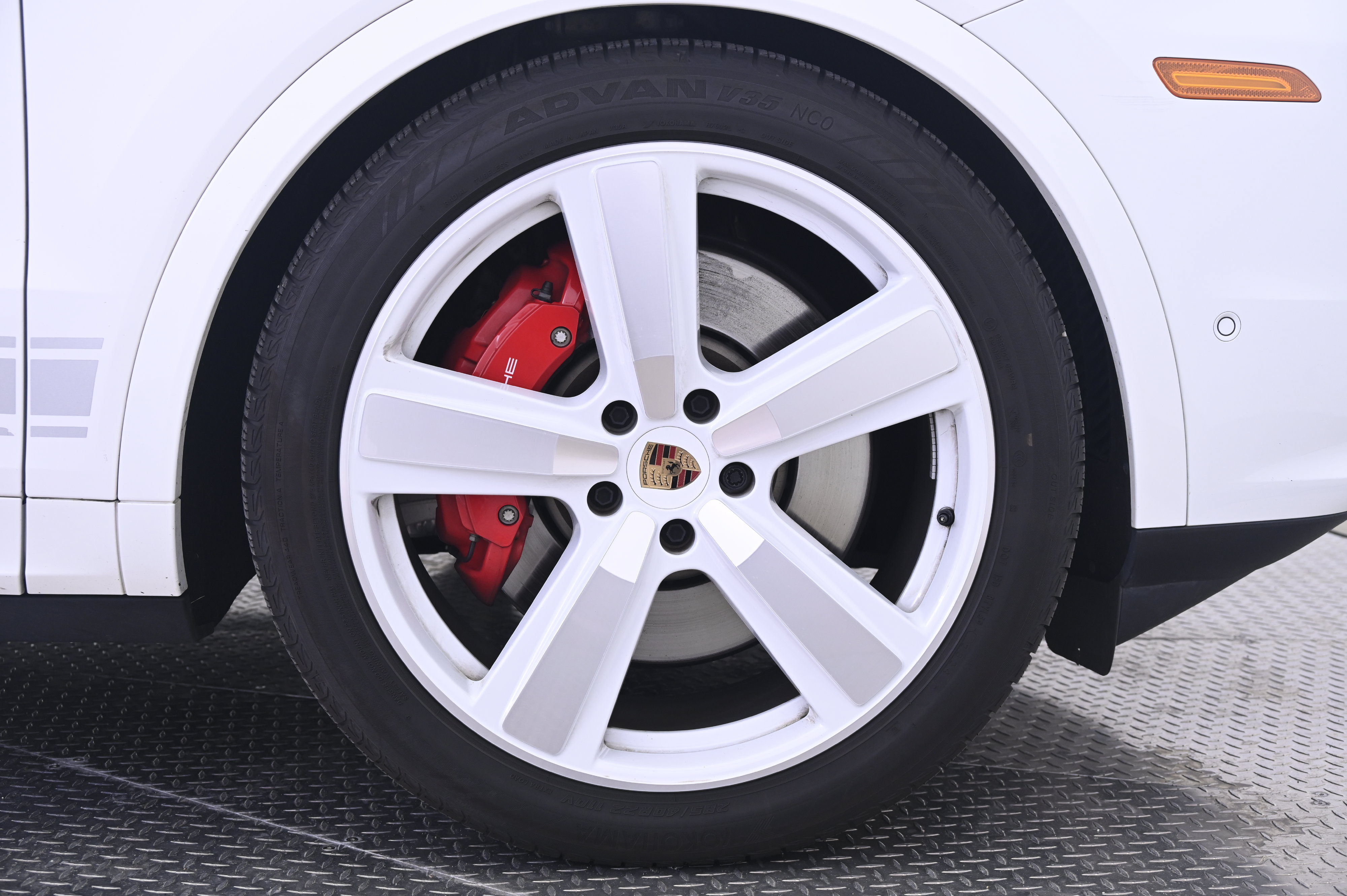 Certified 2025 Porsche Cayenne S AWD/4WD image 14