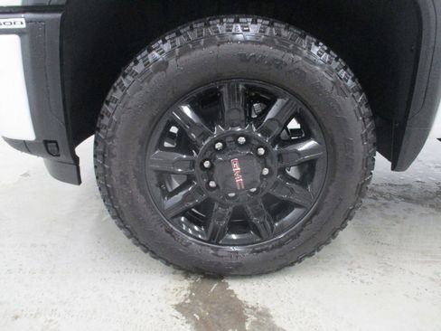 New 2025 GMC Sierra 2500 AT4 w/ AT4 Premium Plus Package image 14