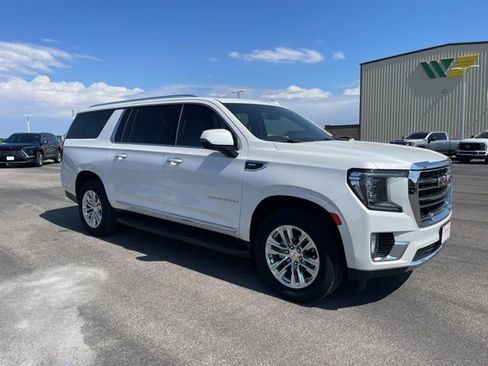 Used 2021 GMC Yukon XL SLT w/ SLT Luxury Plus Package image 3