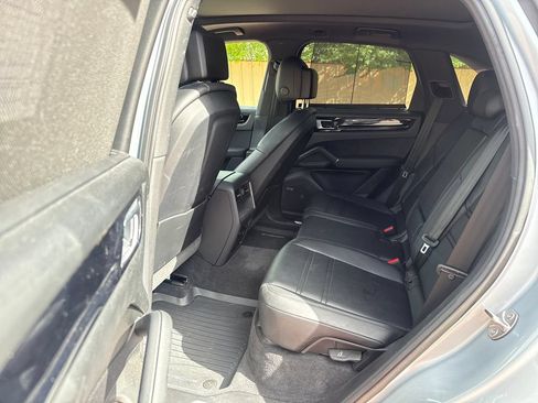 Used 2023 Porsche Cayenne S AWD/4WD image 21