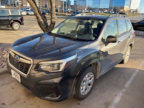 Used 2021 Subaru Forester Base image 2