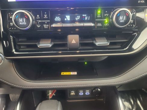 Used 2023 Toyota Highlander Limited image 20
